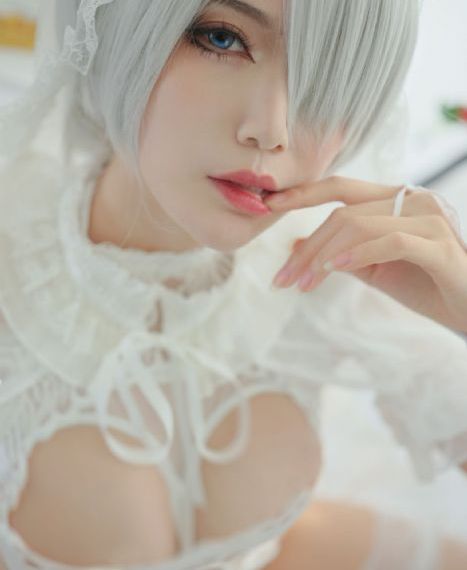 亚洲美女蹲便器撒尿_HD动漫在线观看