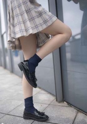 岳在厨房被扒开双腿进入小说_1080P高清完整版播放