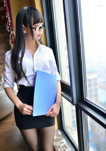 胸大被男同桌拉进小树林_超清高清完整版