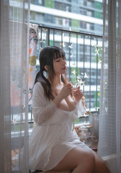 亚洲精品紧身裙女教师_迅雷手机免费观看