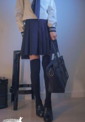 年轻女教师2免费播放_超清影视在线观看